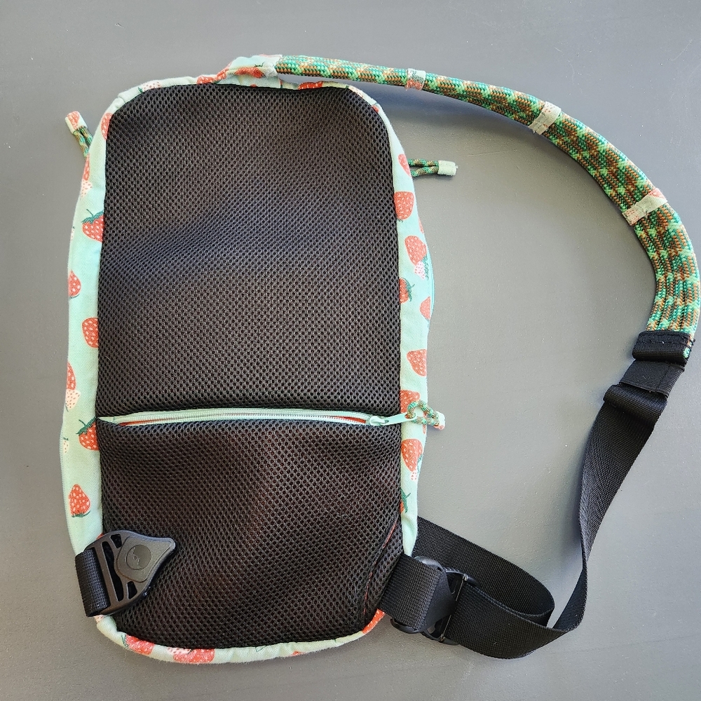 KAVU Switch Slinger Rope Bag ~ Strawberry Patch 🍓🍓🍓 Outdoor Hiking Accessory - Picture 8 of 13